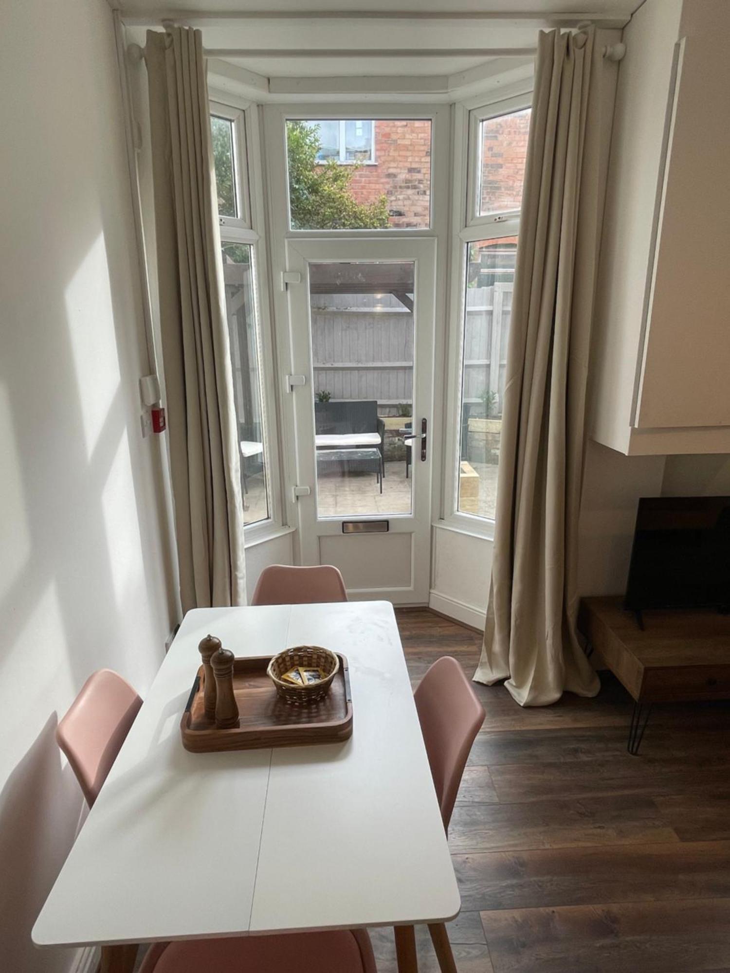 Flat 2, 297 Gillott Road, B16 0rt
