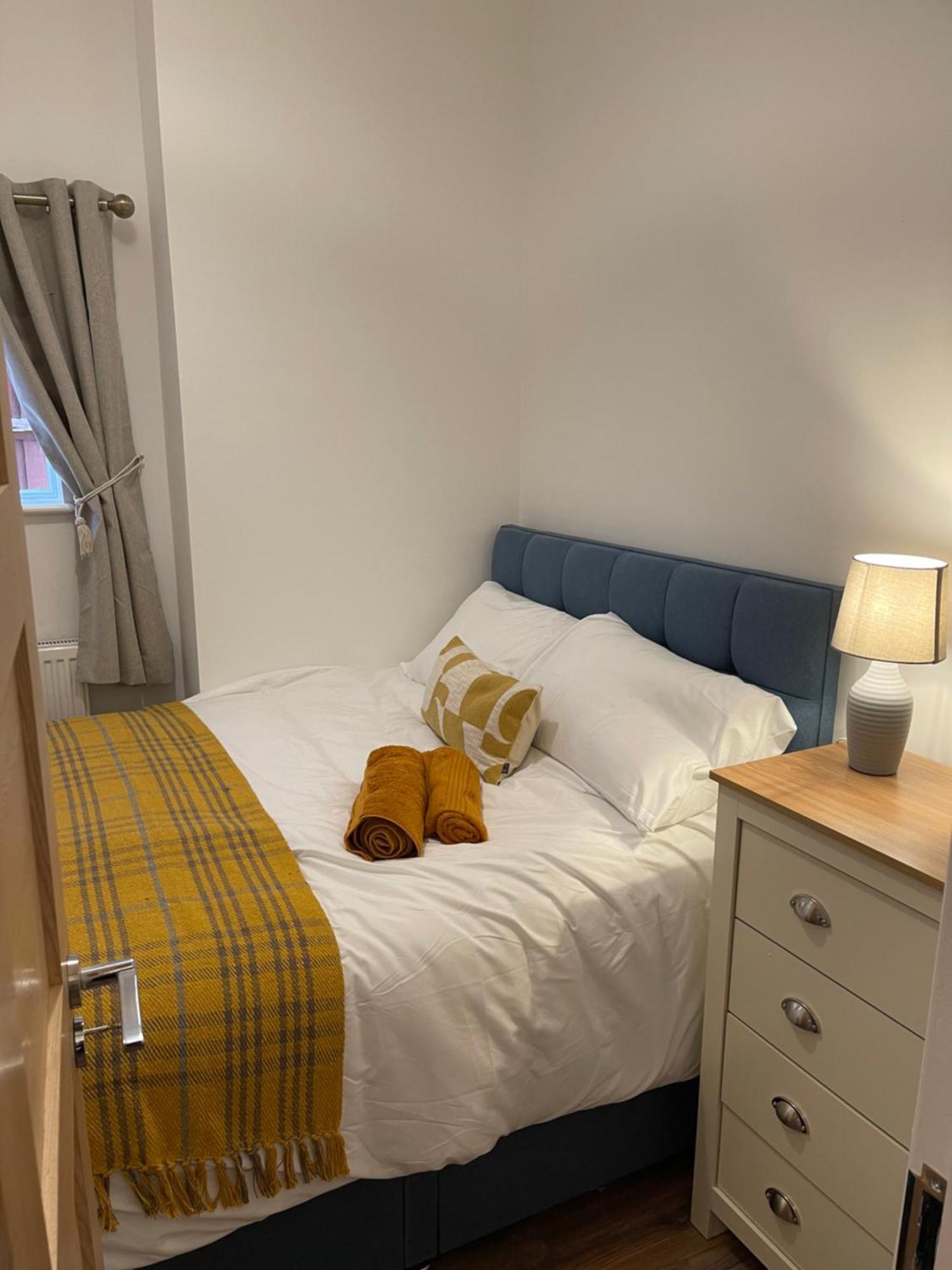 Flat 2, 297 Gillott Road, B16 0rt Apartment *